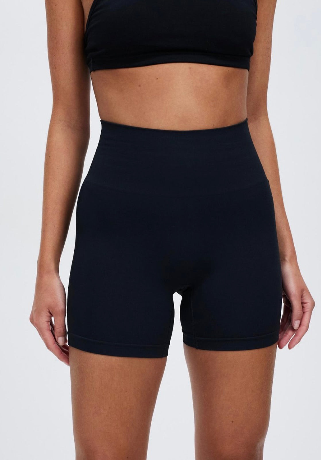 Seamless Hot Short
