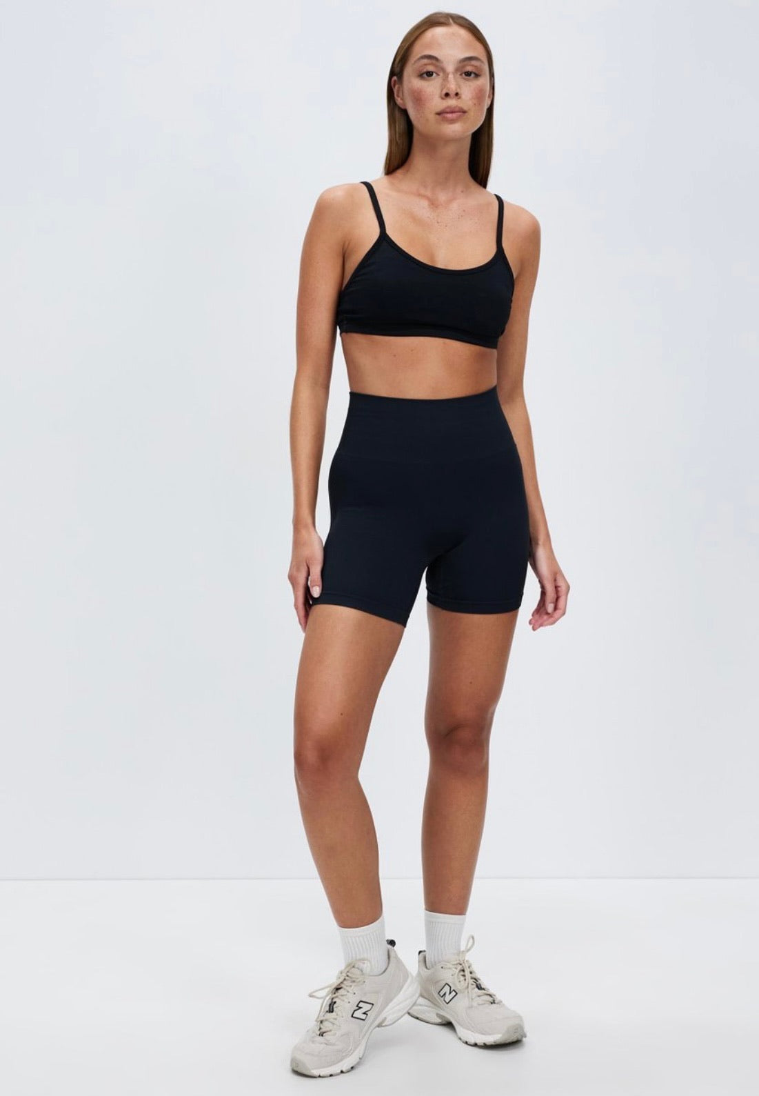 Seamless Hot Short