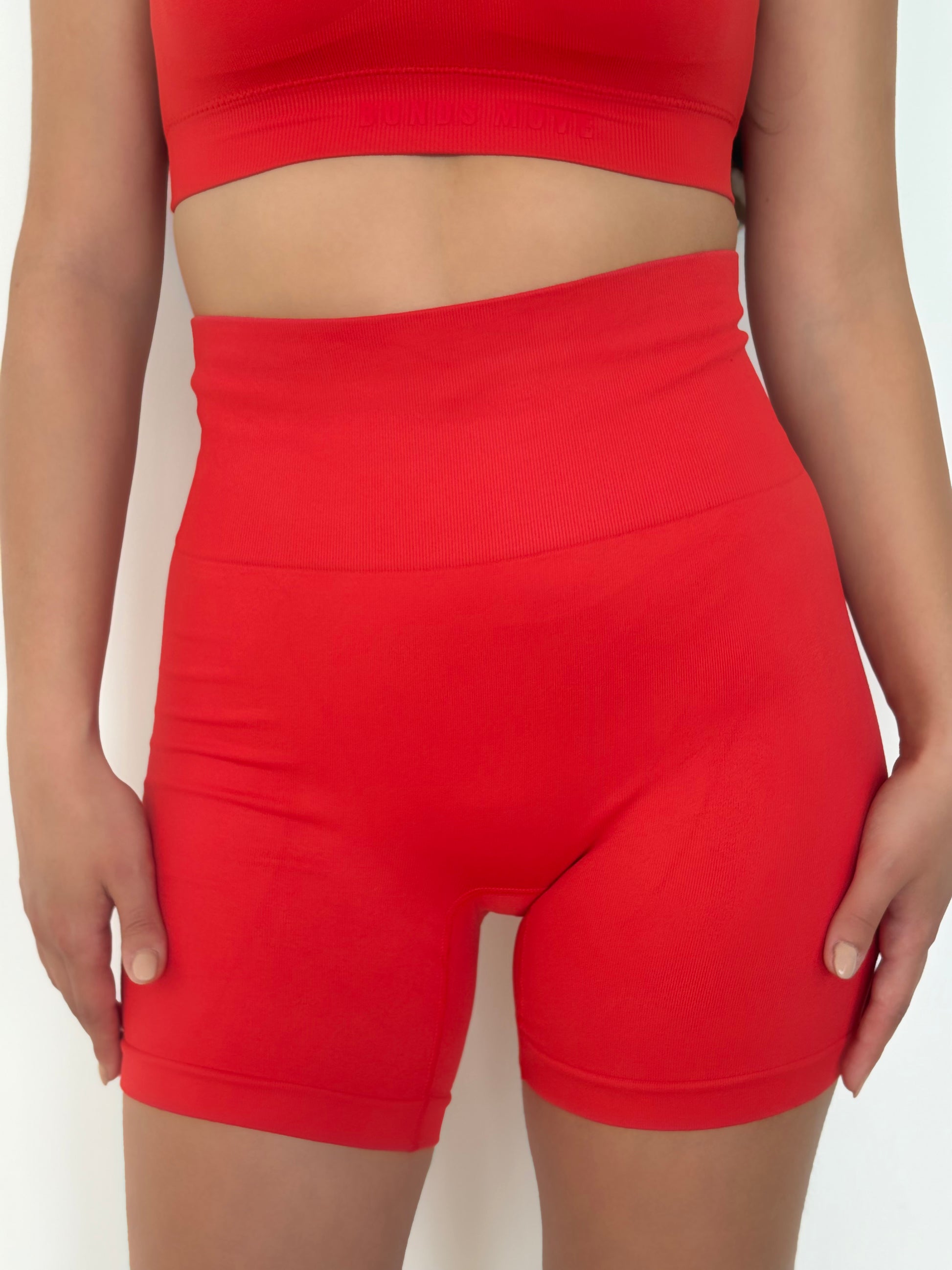 Seamless Hot Short